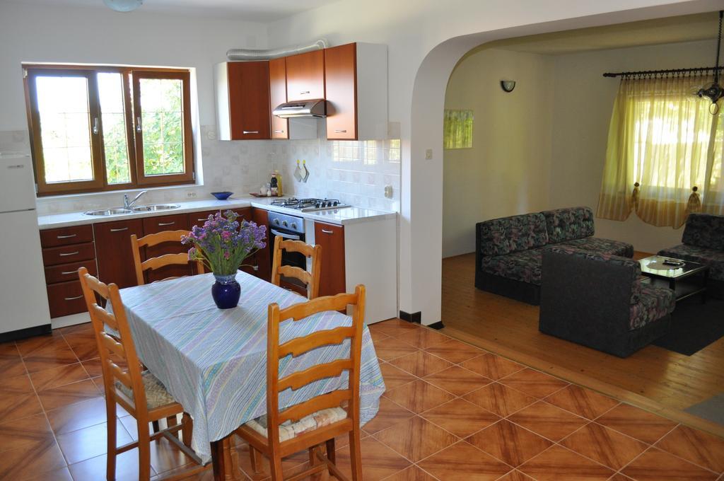 Apartment Drenovica Pula Habitación foto