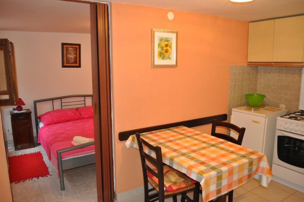 Apartment Drenovica Pula Habitación foto