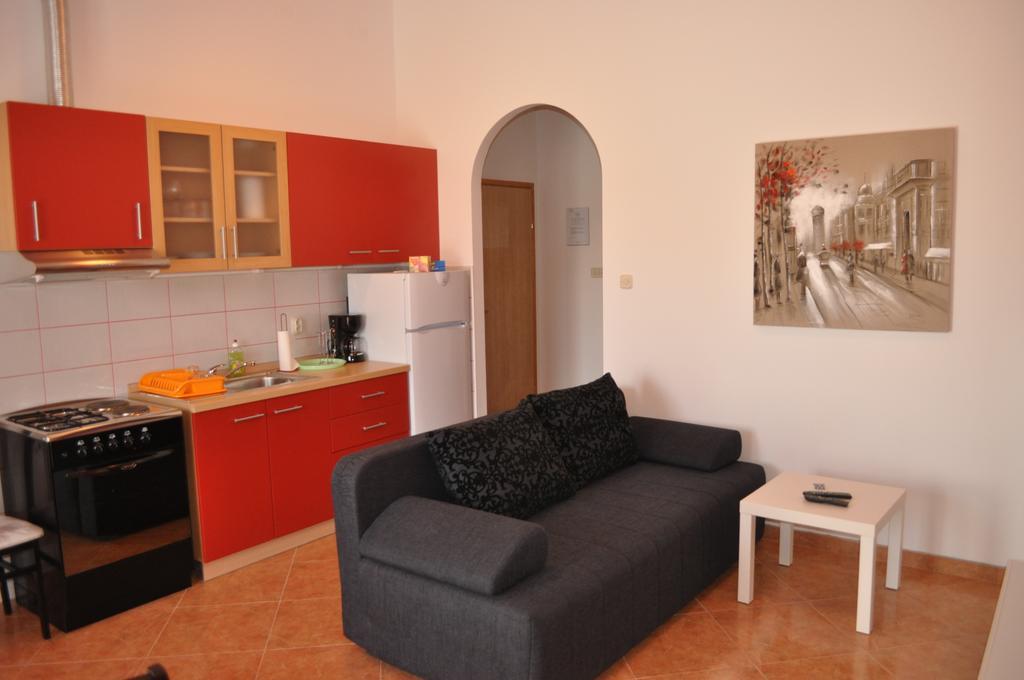 Apartment Drenovica Pula Habitación foto